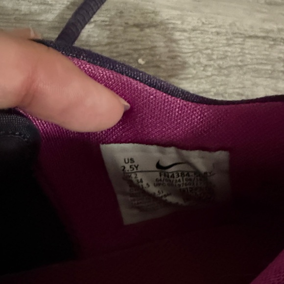 Girls purple ISOFLY Nike sneakers - Picture 4 of 4